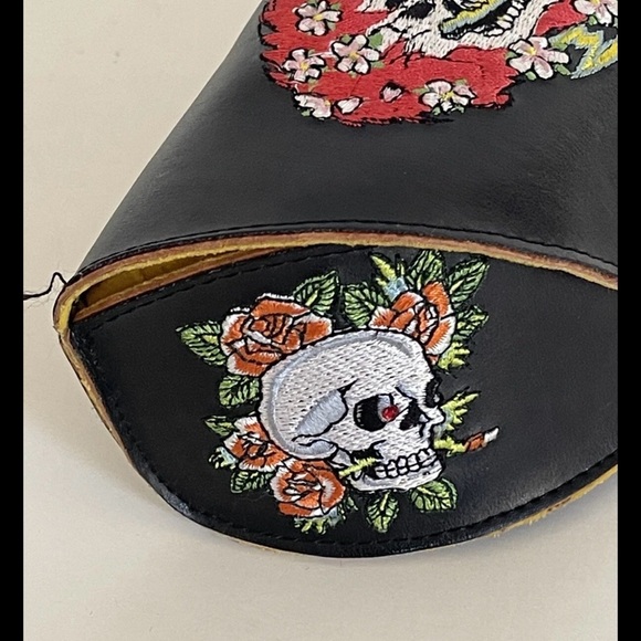 Ed Hardy Black and Red Sunglasses with Floral Case - Picture 13 of 16